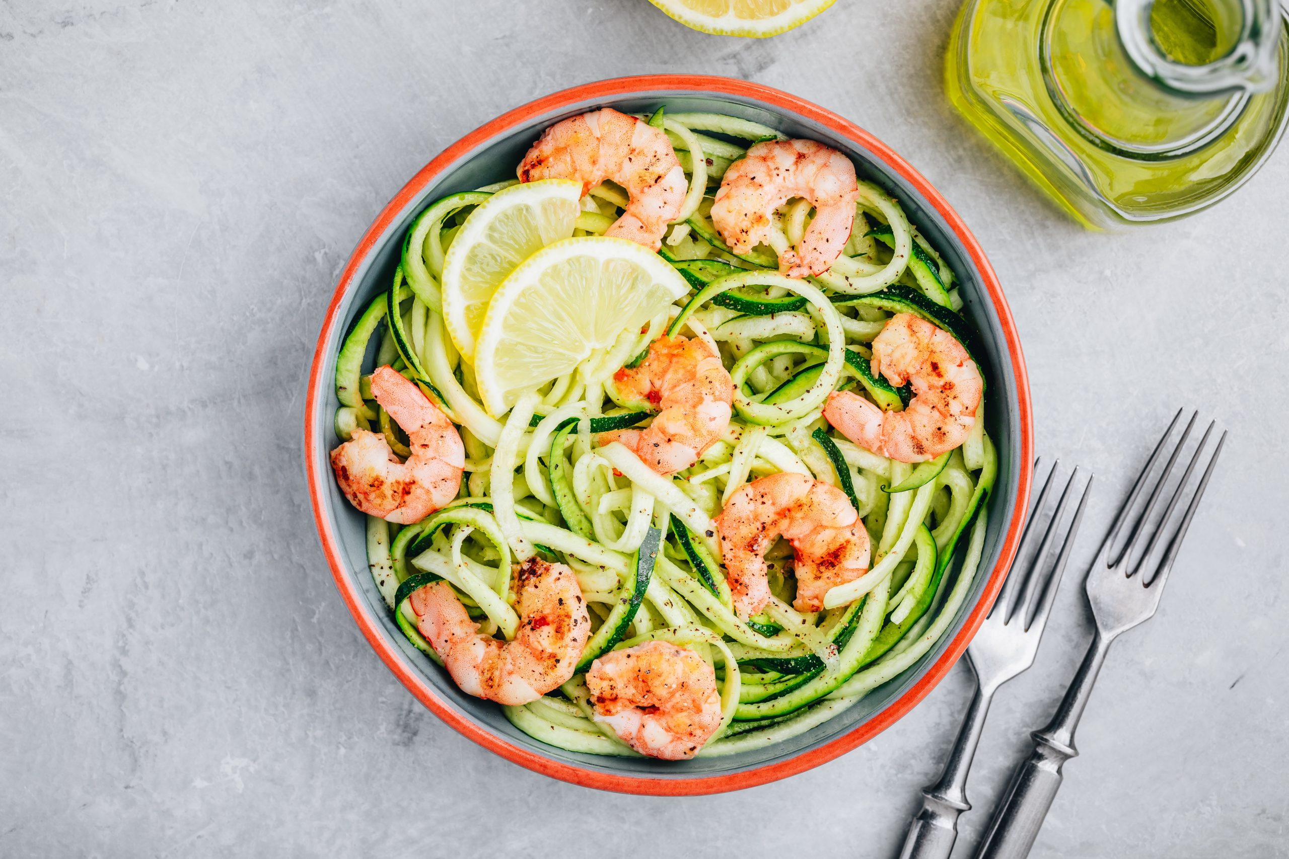 Spaghettis de calabacín con gambas